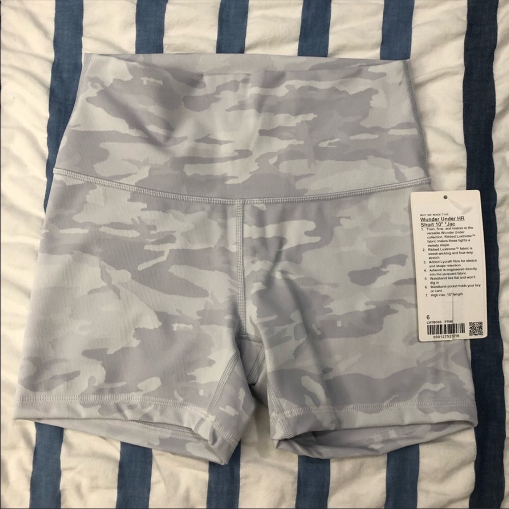 NWT 4” Wunder Under Shorts White Camo size 6